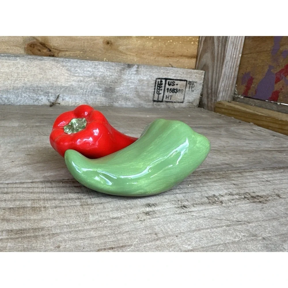 Vintage‎ Houston Harvest Red Green Pepper Salt & Pepper Shakers Ceramic